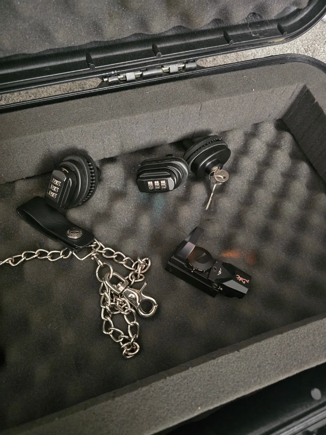 Gun case and locks and red dot site image indicator(6)