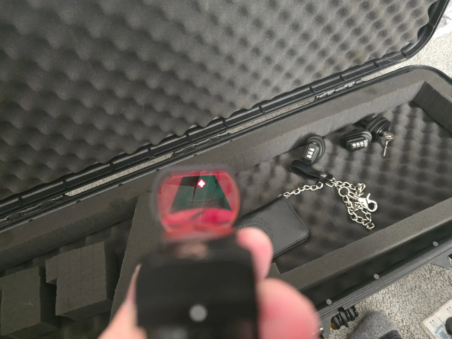 Gun case and locks and red dot site image indicator(7)