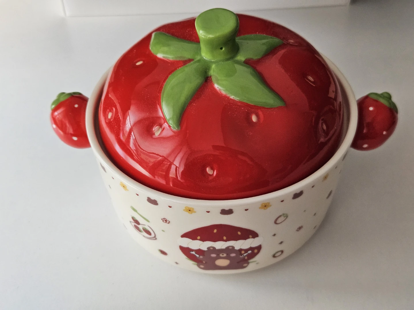 Straberry ceramic bowl