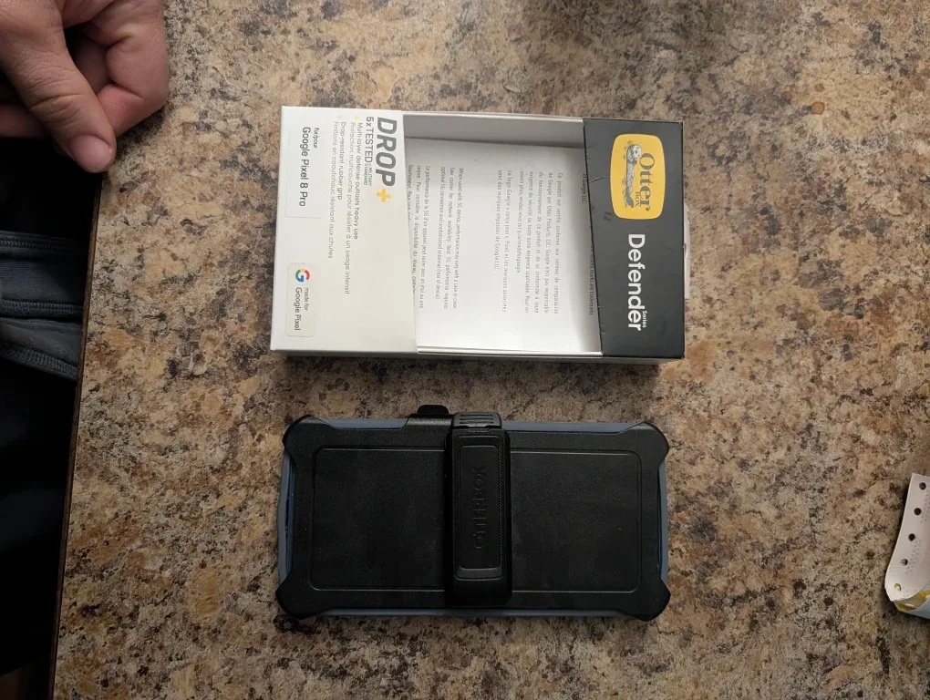 OtterBox Defender Case for Google Pixel 8 Pro image indicator(2)