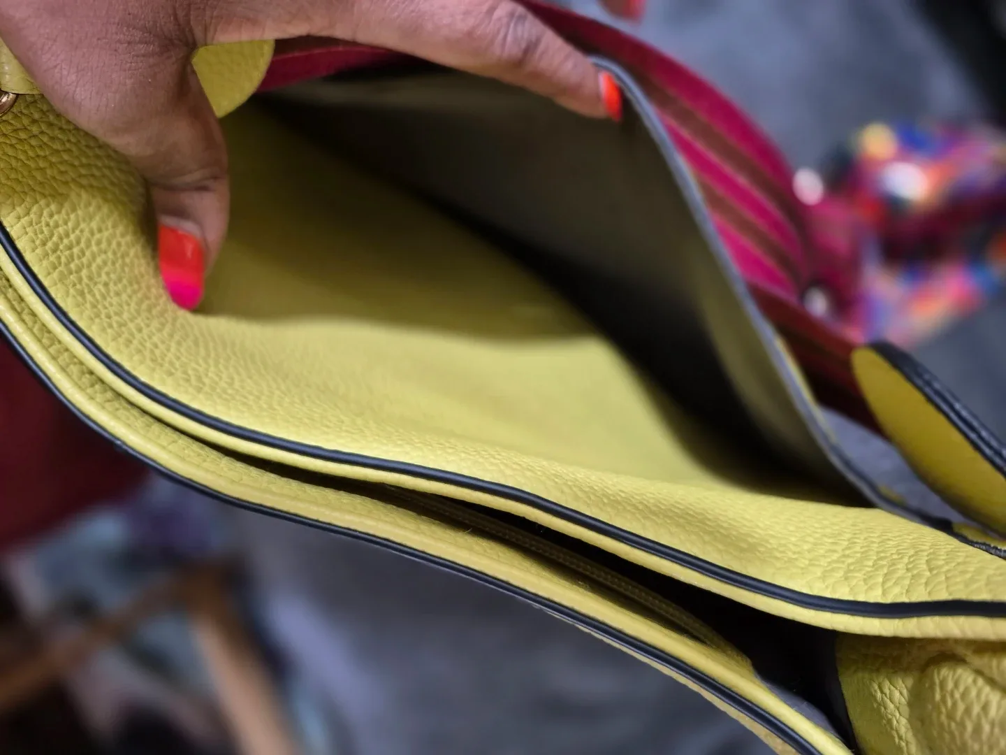 Hobo Mustard Leather Crossbody Shoulder Bag image indicator(6)