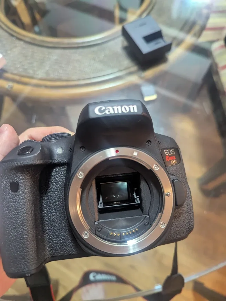 T6i Canon Camera + Accessories  (LIKE NEW) image indicator(9)