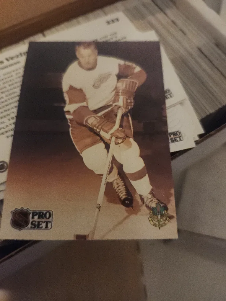 NHL Pro Set Hockey Card gordie howe 1991