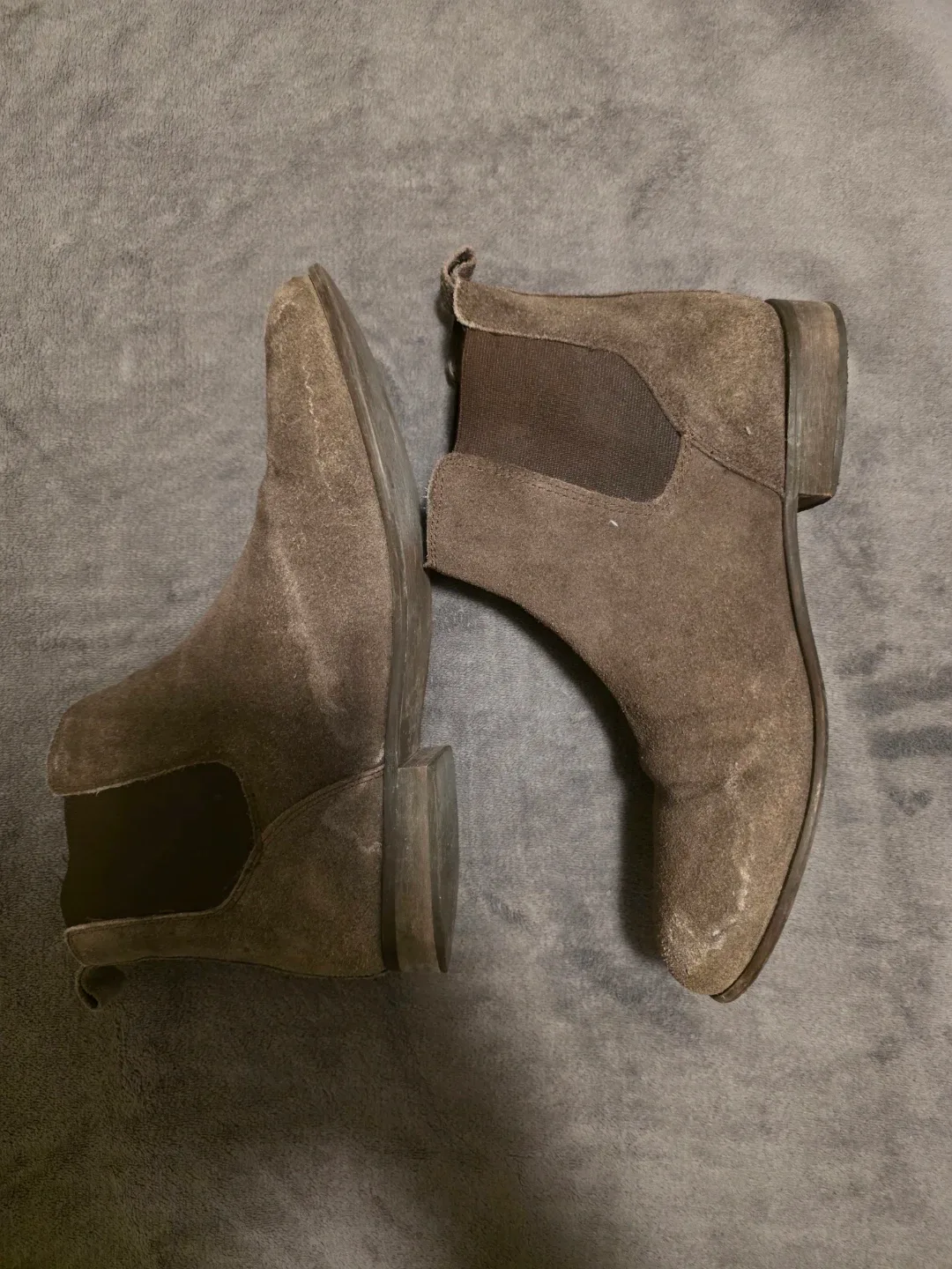 Men's Classic Chelsea Boots thumbnail