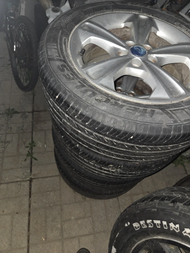 Set of Ford 235/55R17 Tires - photo 3