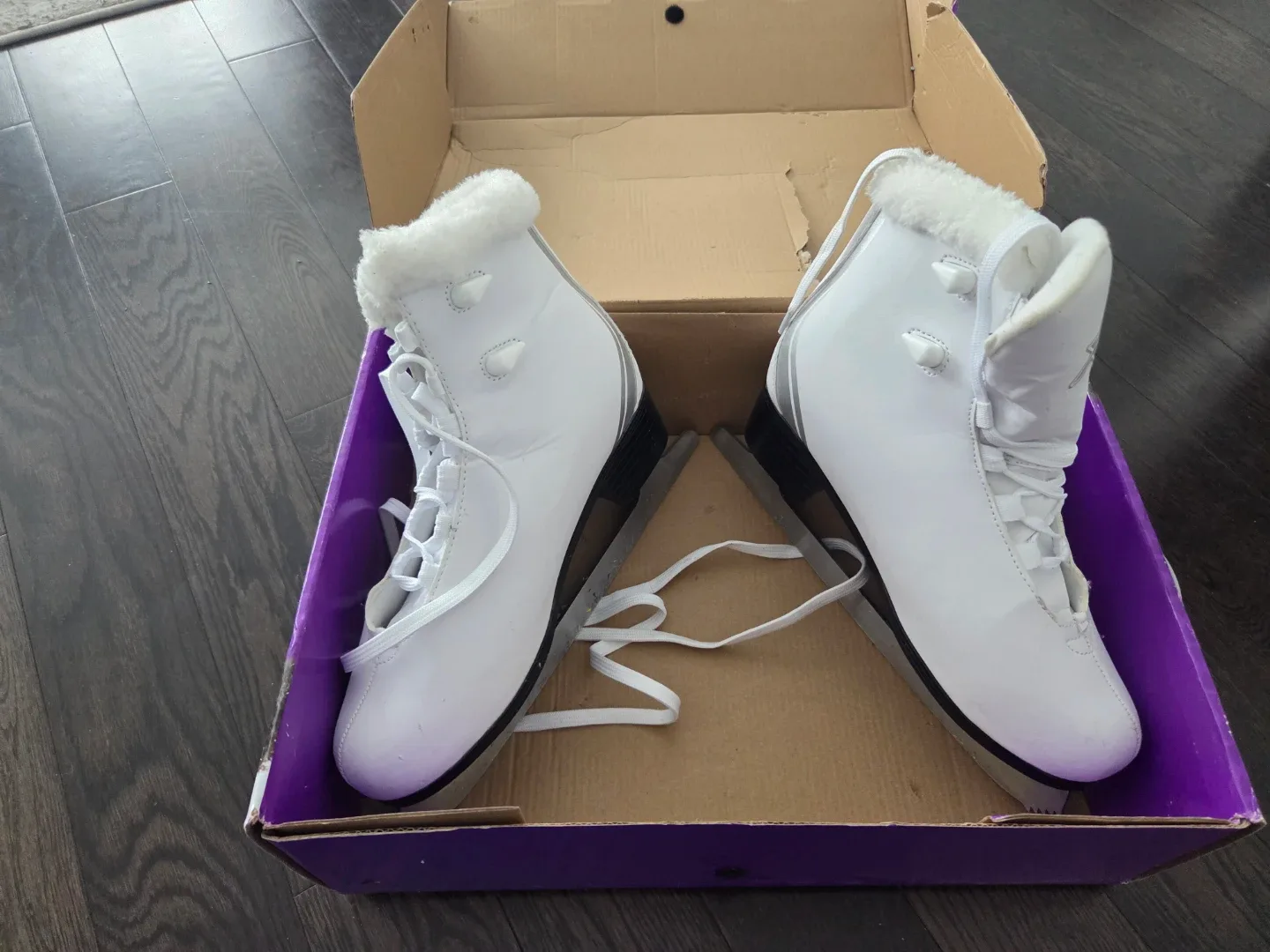 Ice skates 5 different sizes image indicator(2)