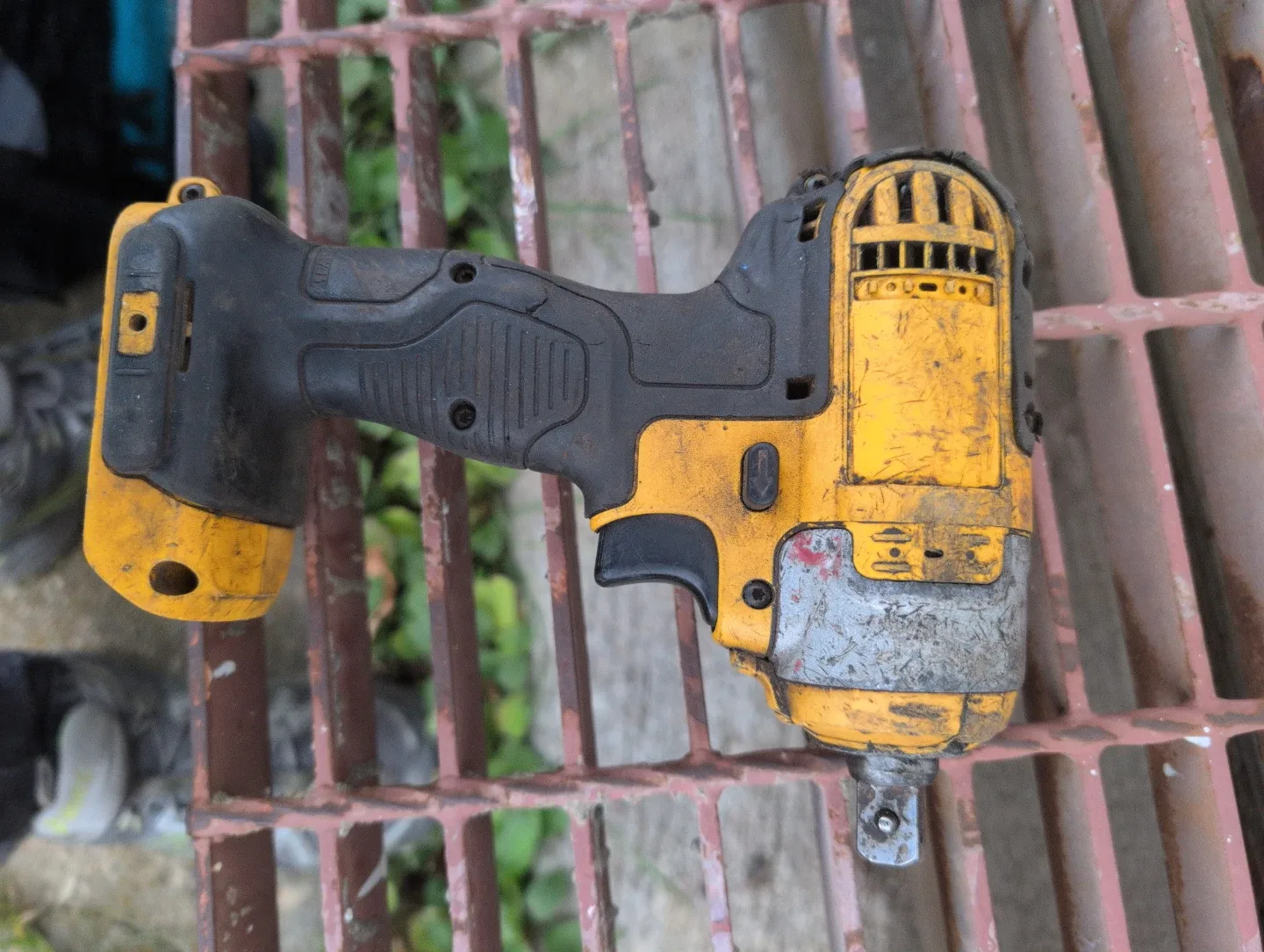 DeWalt Impact Wrench - Used Condition image indicator(3)