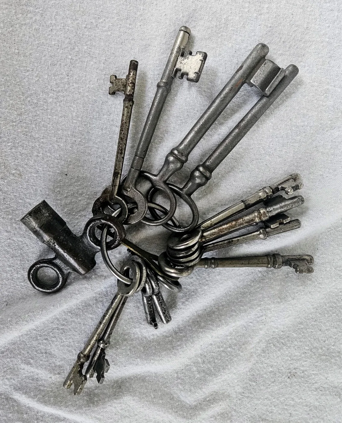 Antique Colonial Iron Gate Heavy Padlock with Skeleton Keys image indicator(3)