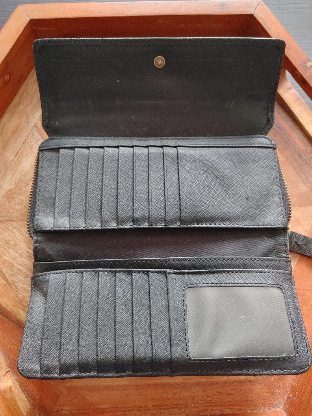 Fossil Wallet image indicator(3)