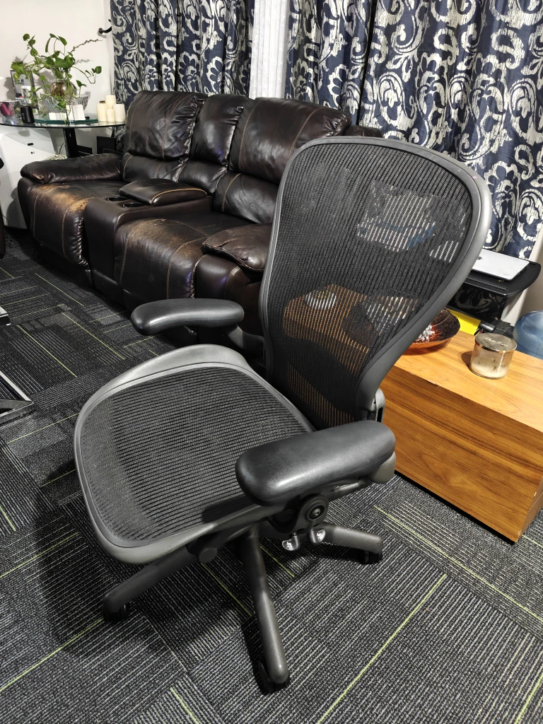 Herman Miller Aeron Chair - photo 3