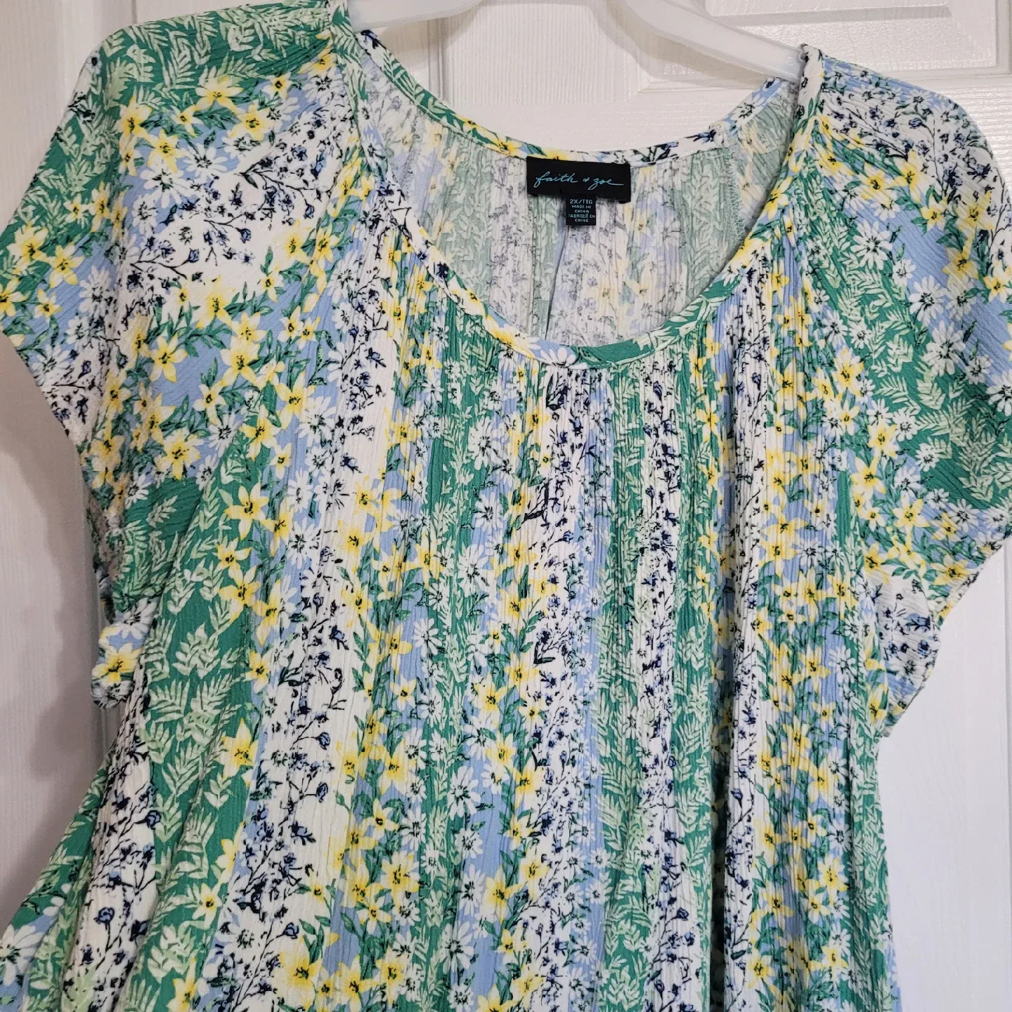 Ladies Size 2X Top image indicator(5)