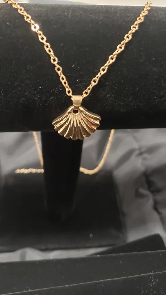 Gold Seashell Pendant Necklace