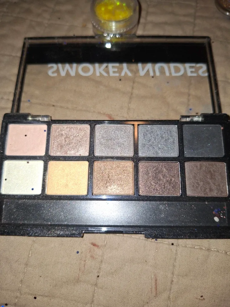 Makeup Lot: Nail Art, Eyeshadow, Hair Cream image indicator(2)