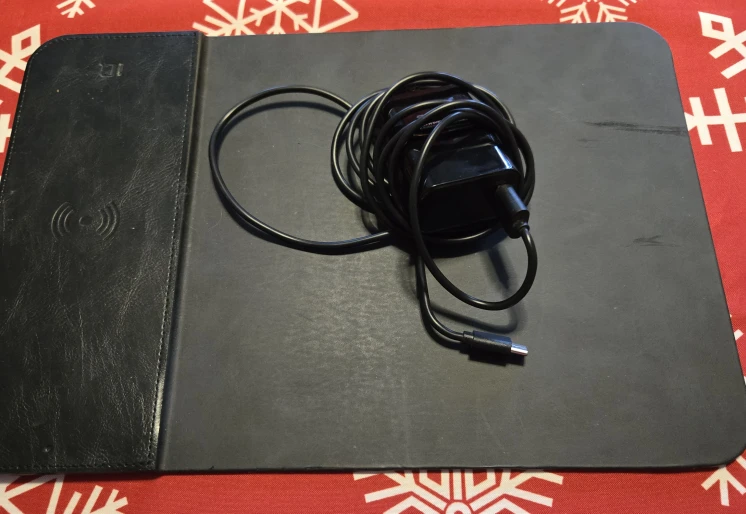 IR Wireless Charging Mouse Pad - photo 2