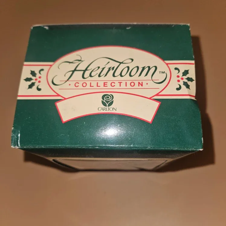 Carlton Heirloom A Christmas To Remember Ornament 1992 image indicator(2)