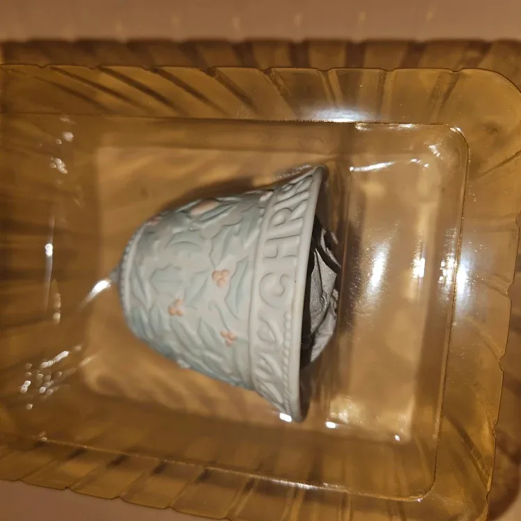 Carlton Heirloom A Christmas To Remember Ornament 1992 image indicator(5)