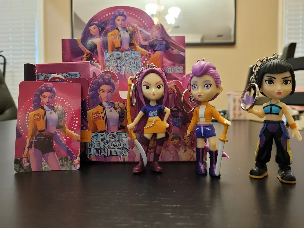 K-Pop Demon Hunters - Huntrix blind box figures image indicator(2)