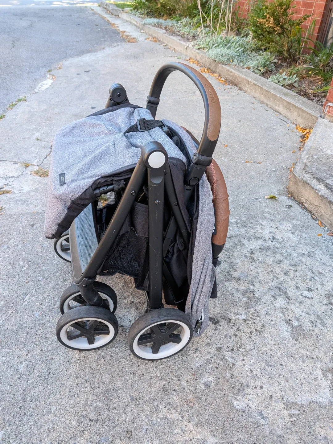 Evenflo Otto Lightweight Travel Stroller – Gold image indicator(2)