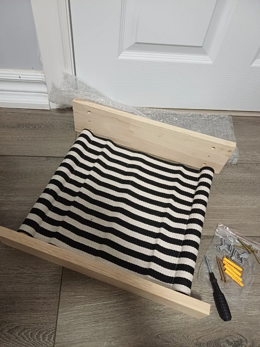 FUKUMARU Rubber Wood Cat Hammock image indicator(9)