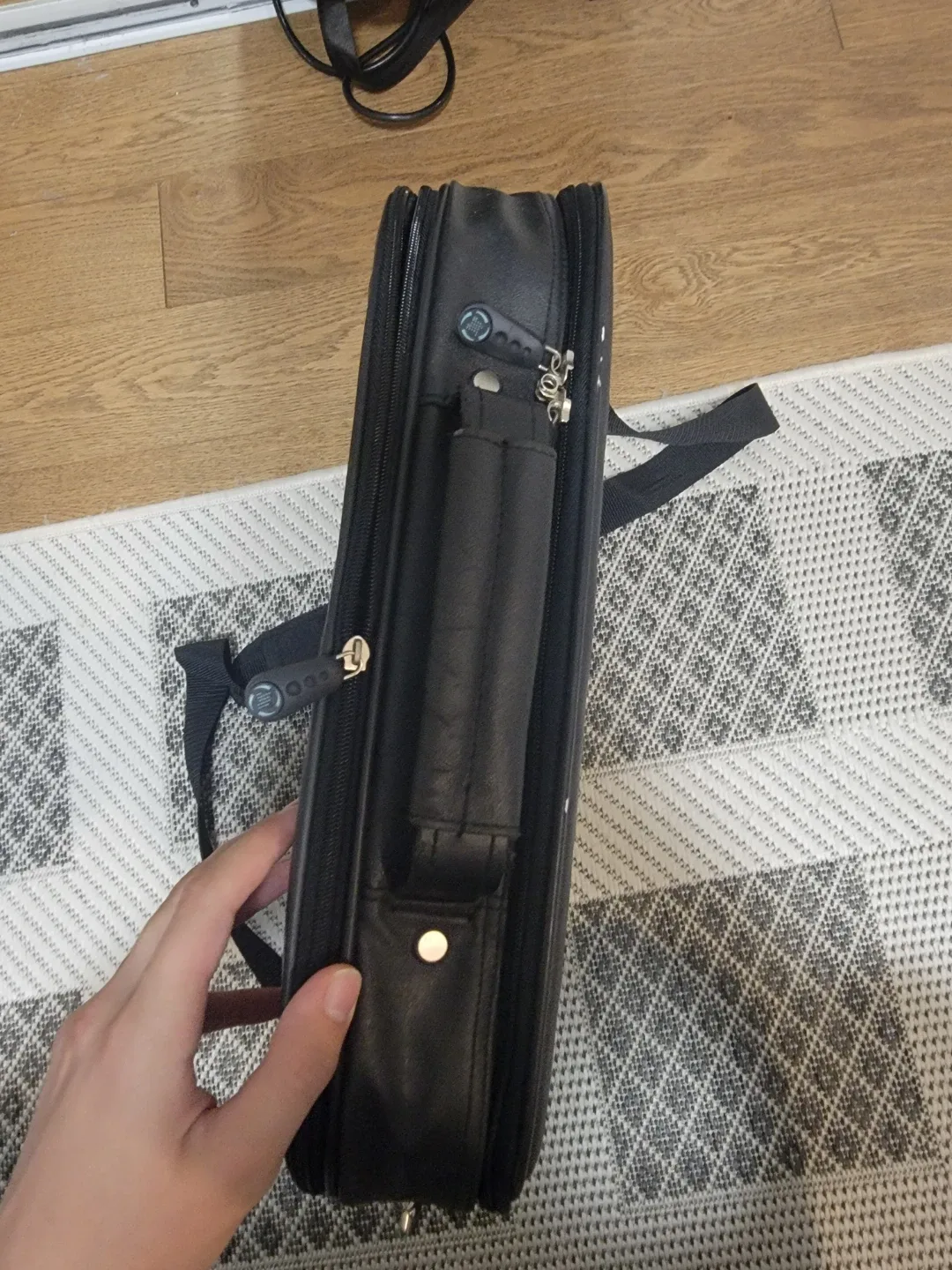 Black Leather Laptop Bag image indicator(3)
