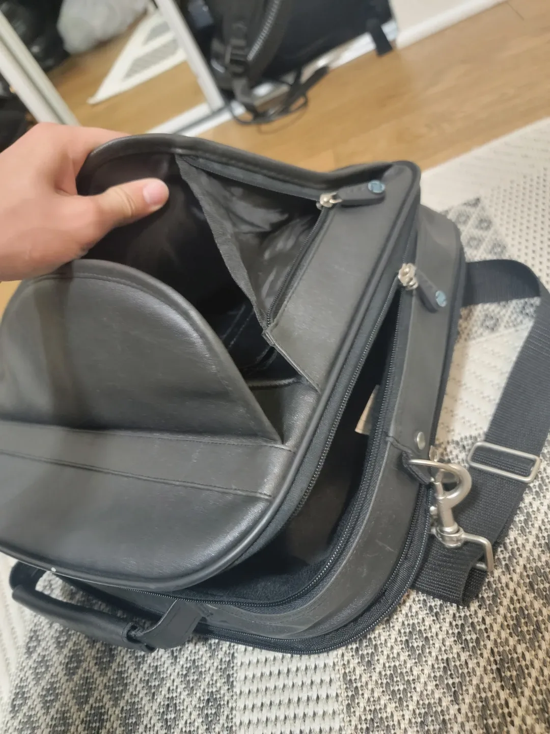 Black Leather Laptop Bag image indicator(6)