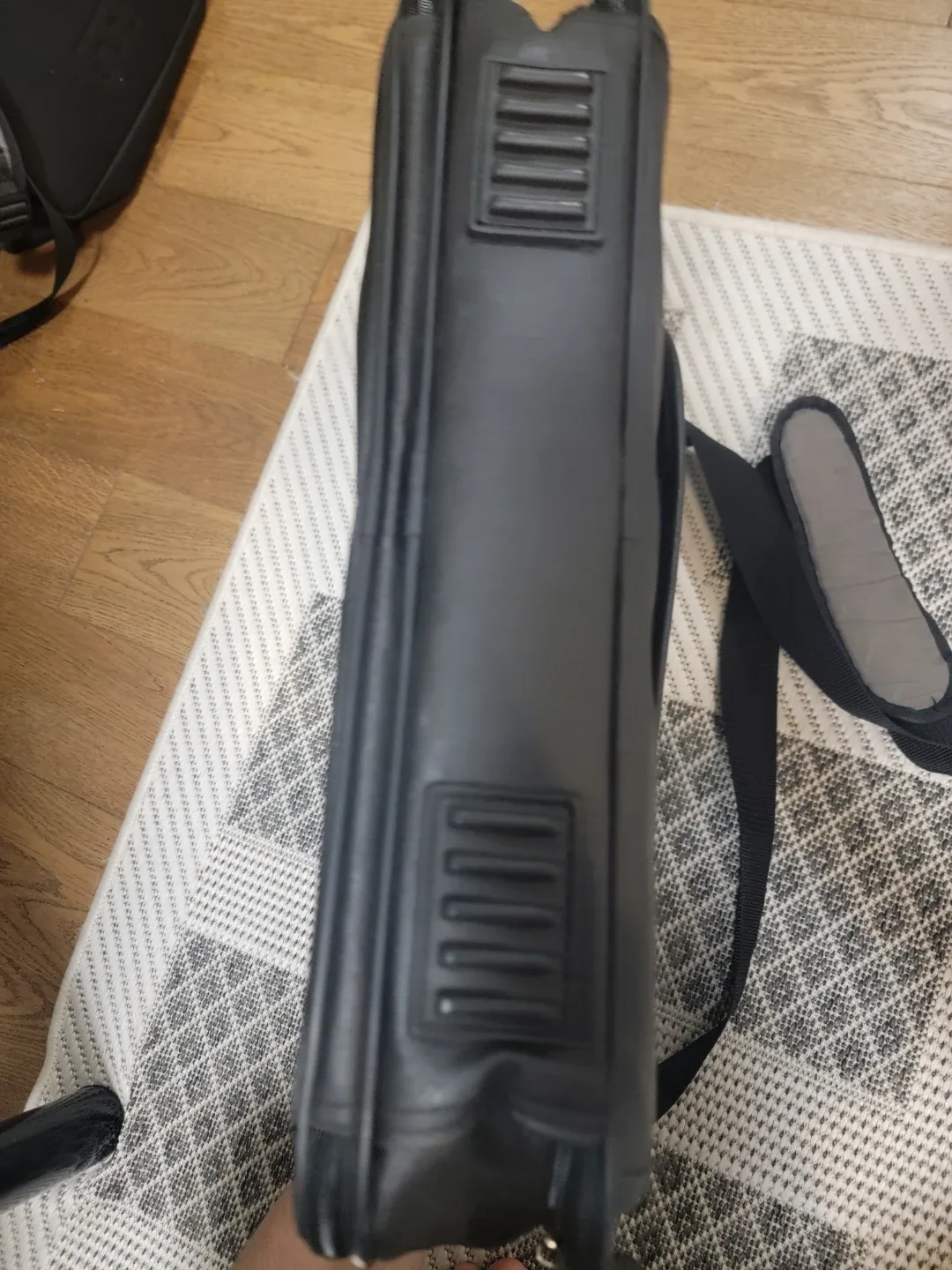 Black Leather Laptop Bag image indicator(7)