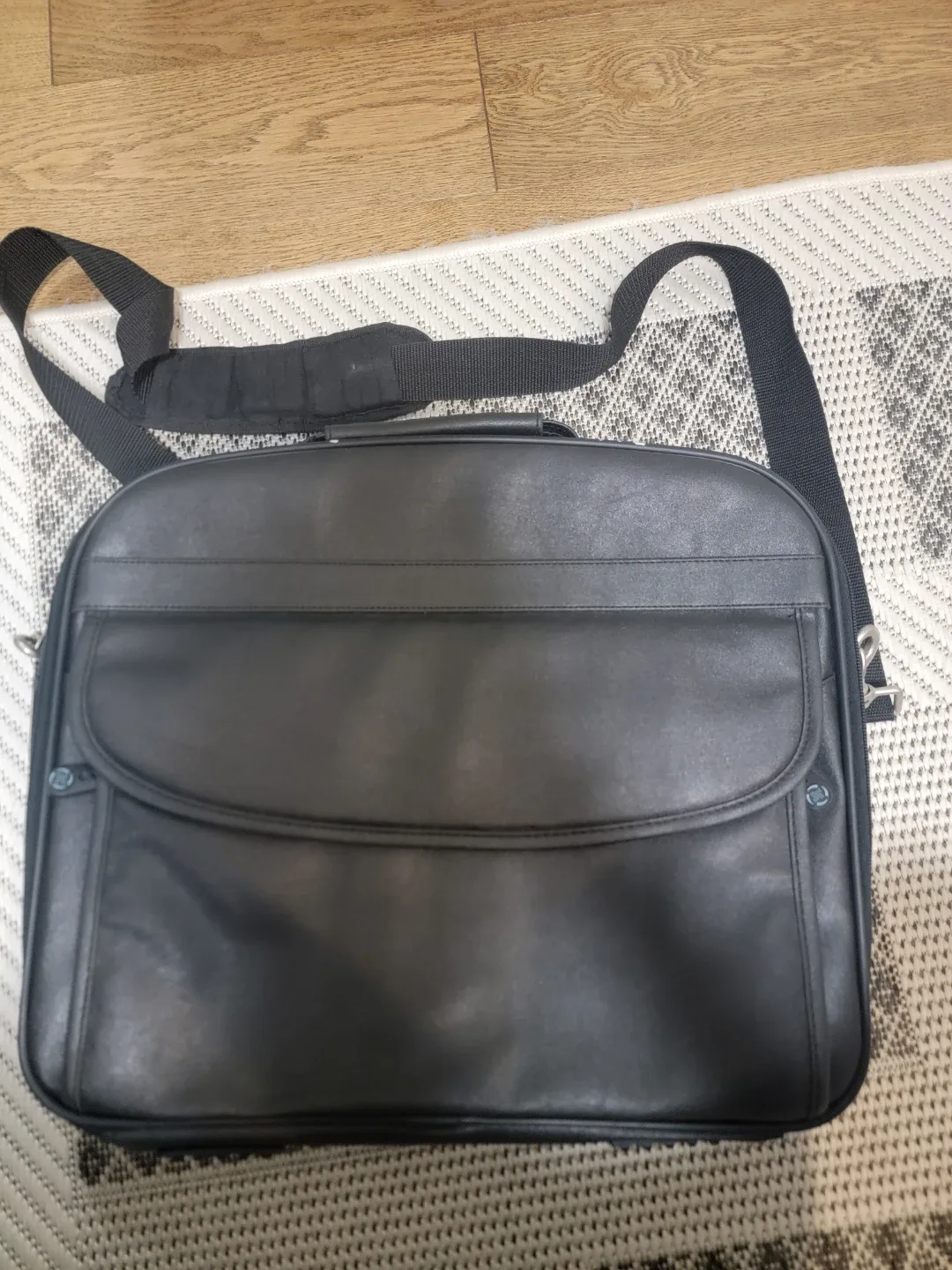 Black Leather Laptop Bag image indicator(10)