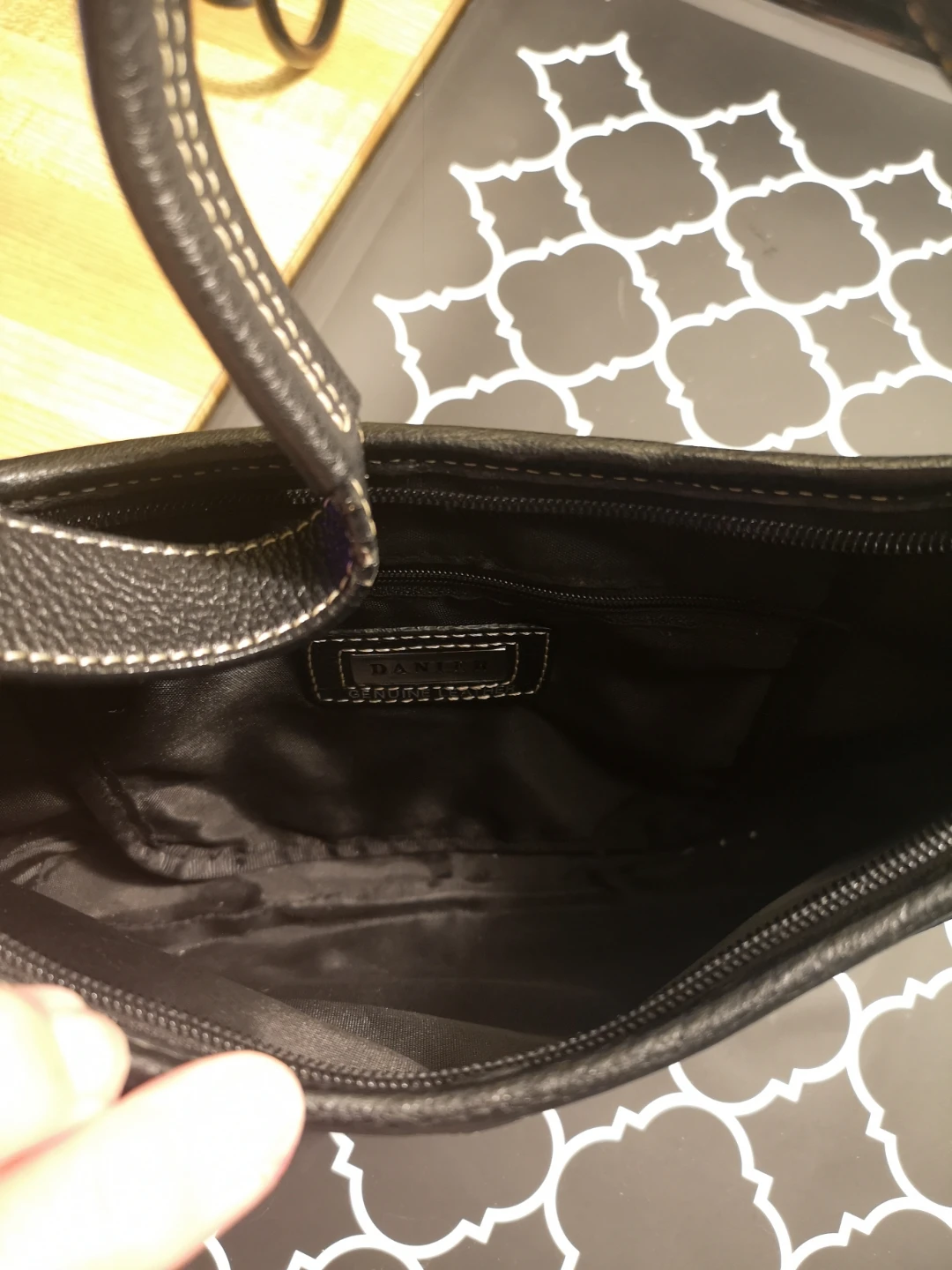 Danier Black Leather Handbag - photo 3