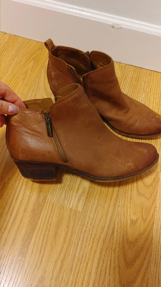 Women's Brown Leather Ankle Boots size 9 image indicator(3)