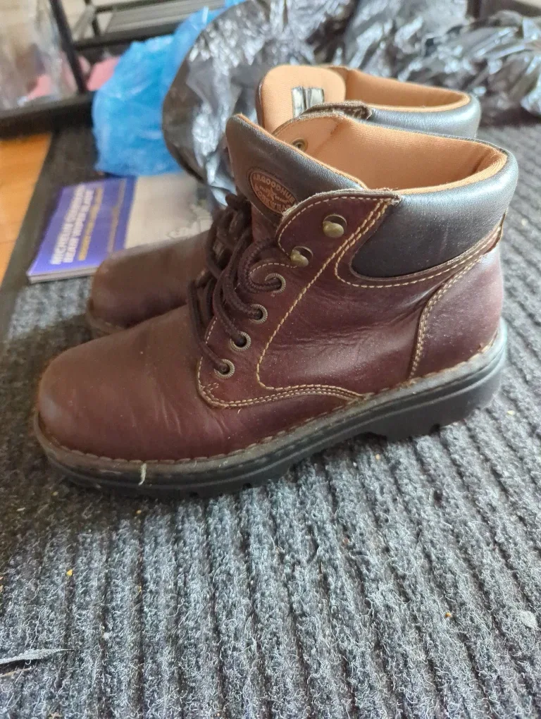 Vintage Brown Leather Boots image indicator(2)