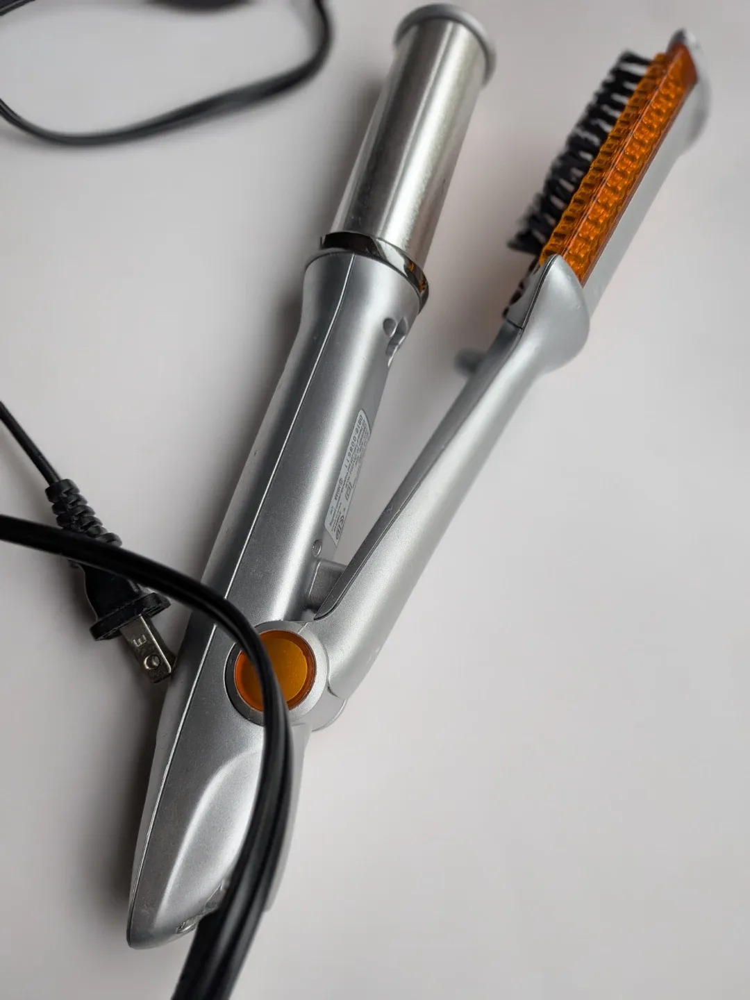 InStyler Rotating Hot Iron straightener & curling iron image indicator(2)