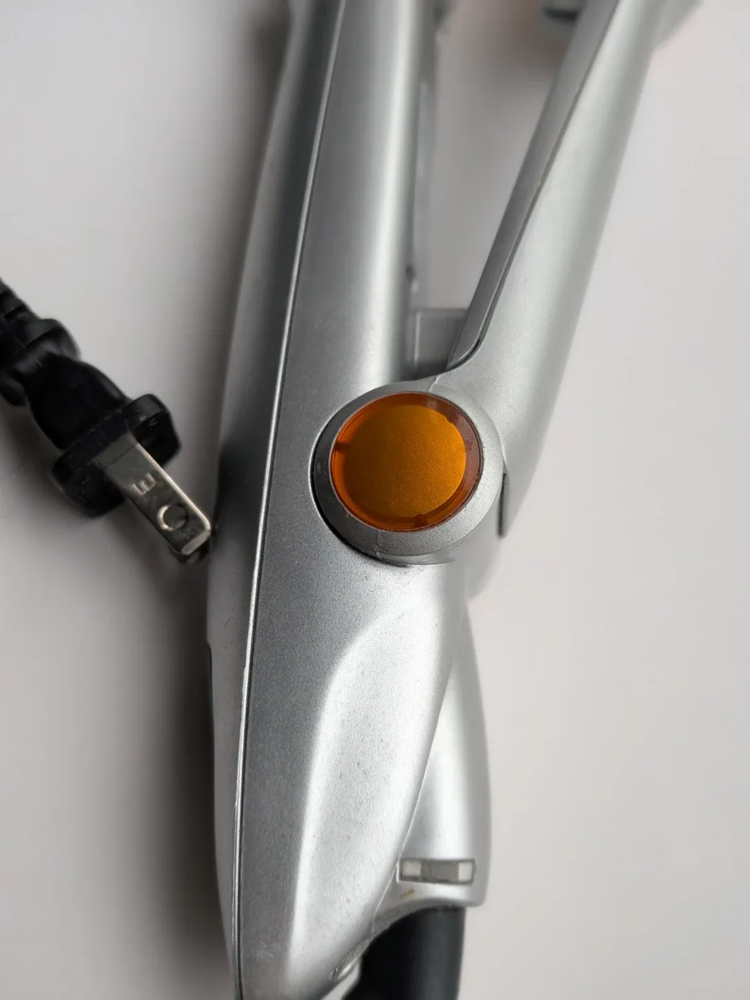 InStyler Rotating Hot Iron straightener & curling iron image indicator(3)