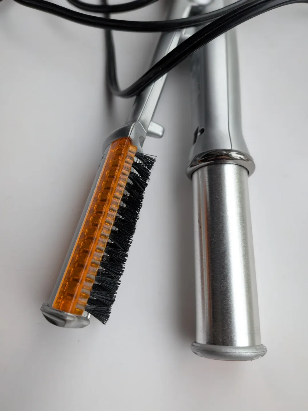 InStyler Rotating Hot Iron straightener & curling iron image indicator(4)