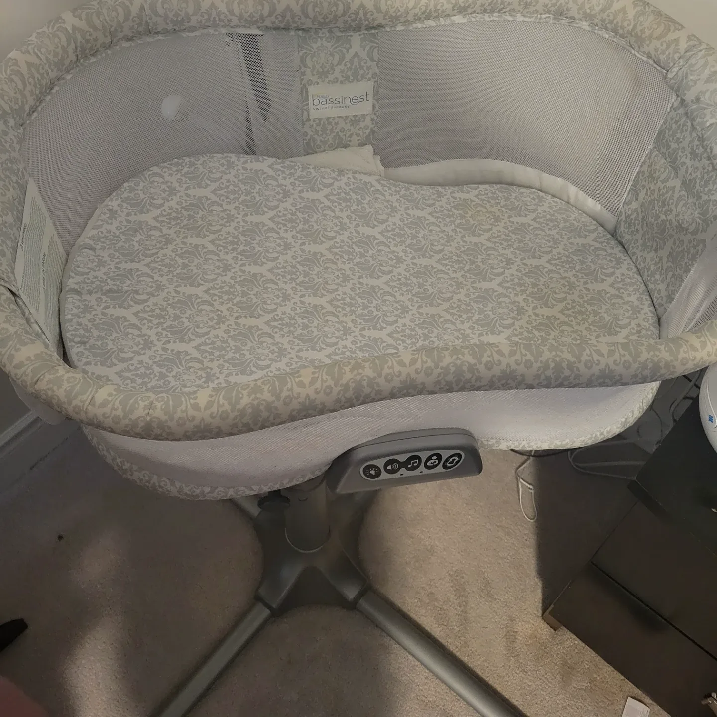 Halo Bassinest Swivel Sleeper image indicator(2)