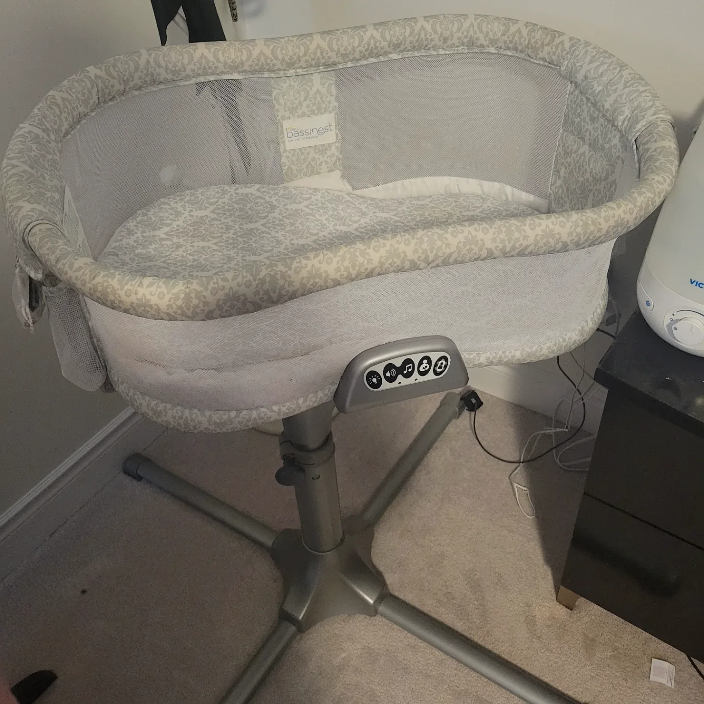 Halo Bassinest Swivel Sleeper image indicator(3)