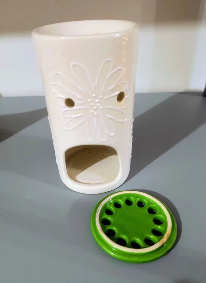 Ceramic Oil Burner with Floral Design image indicator(3)