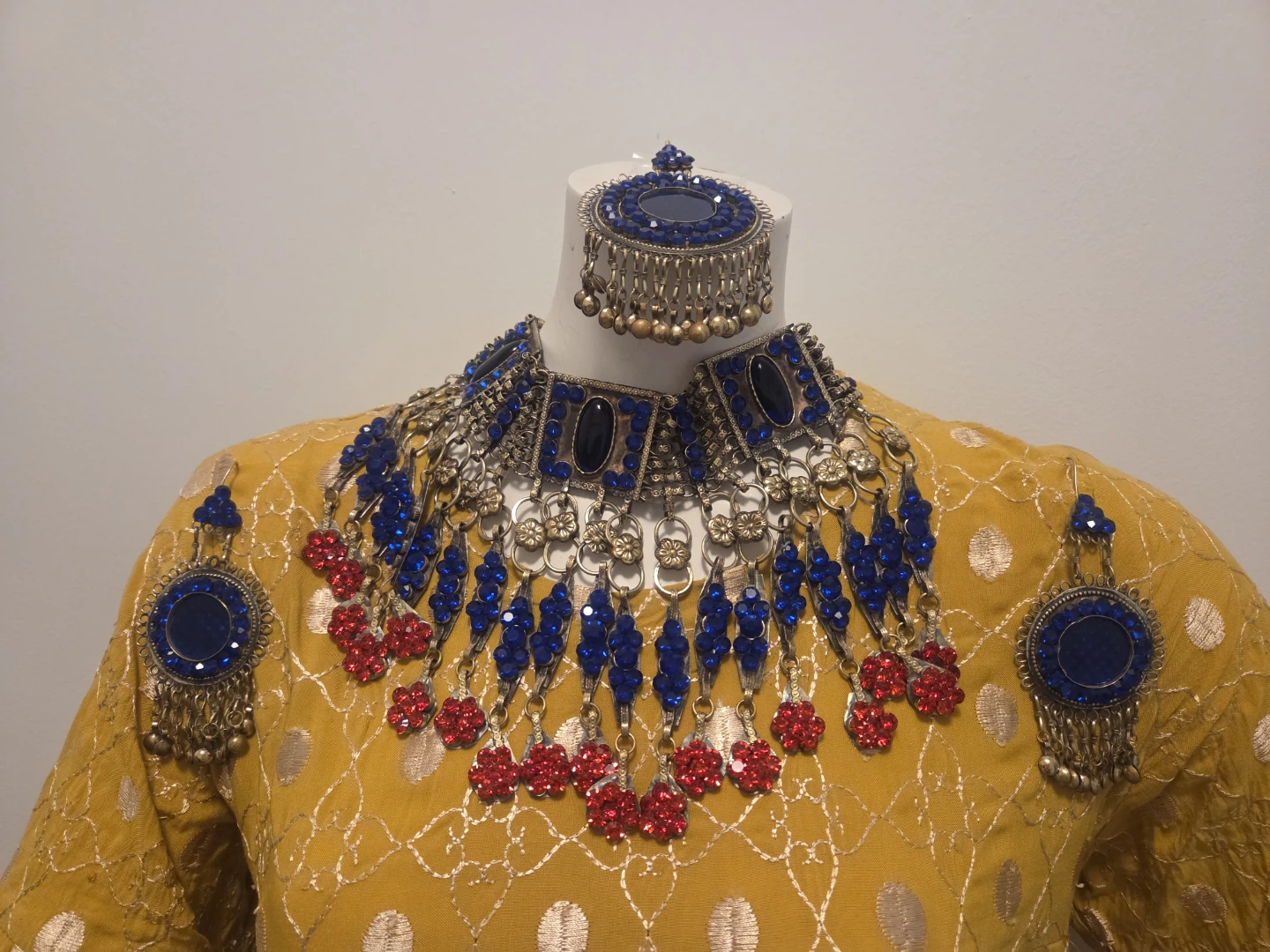 Necklace, headpiece, and Earrings Set - photo 2