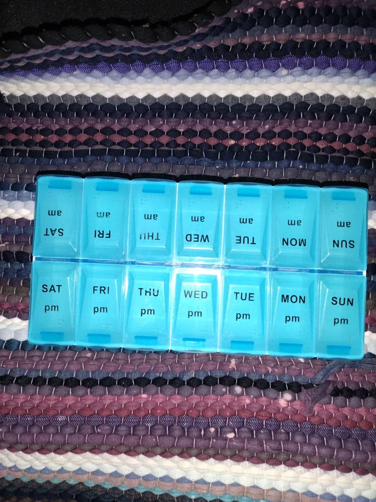 7-Day AM/PM Pill Organizer image indicator(3)