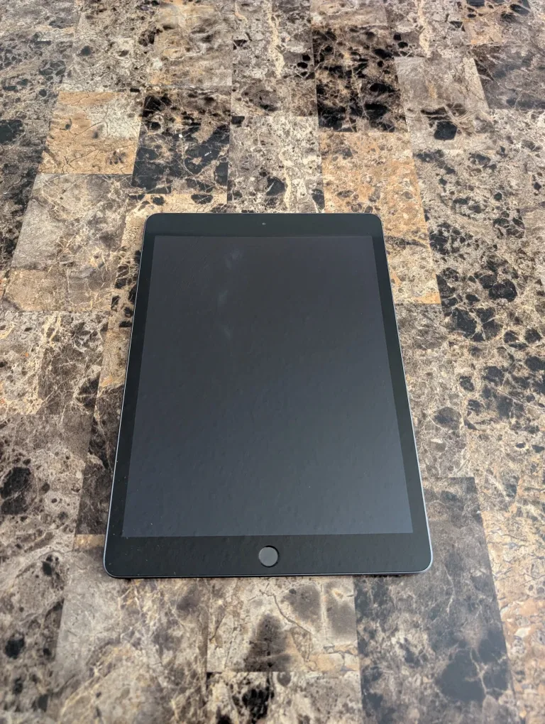 Apple iPad 8th Gen 32GB - Great Condition! image indicator(9)