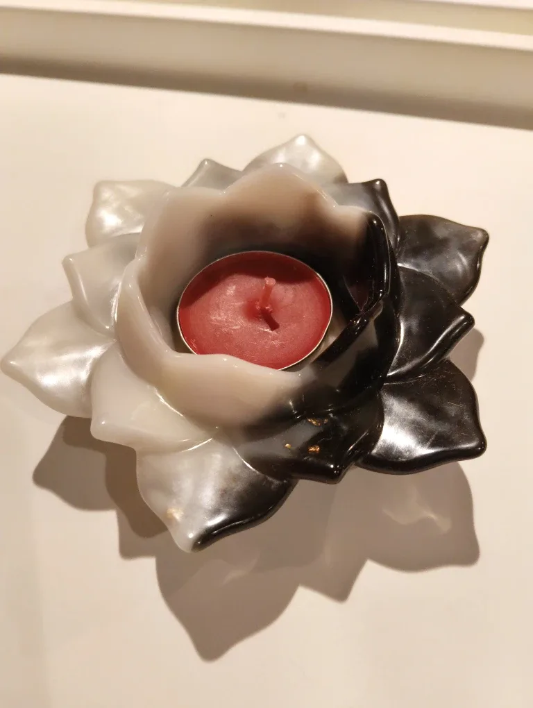 Flower Candle Holder - Black & White