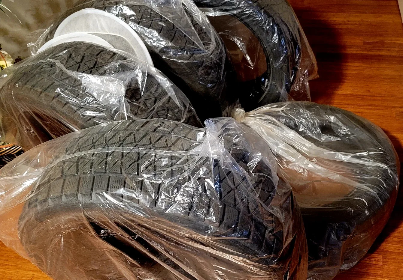 Bridgestone Blizzak DM-V2 265/50R20 Winter Tires image indicator(4)