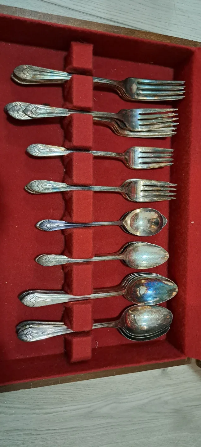 WM. Rogers XS Triple Plate Cutlery Set image indicator(2)