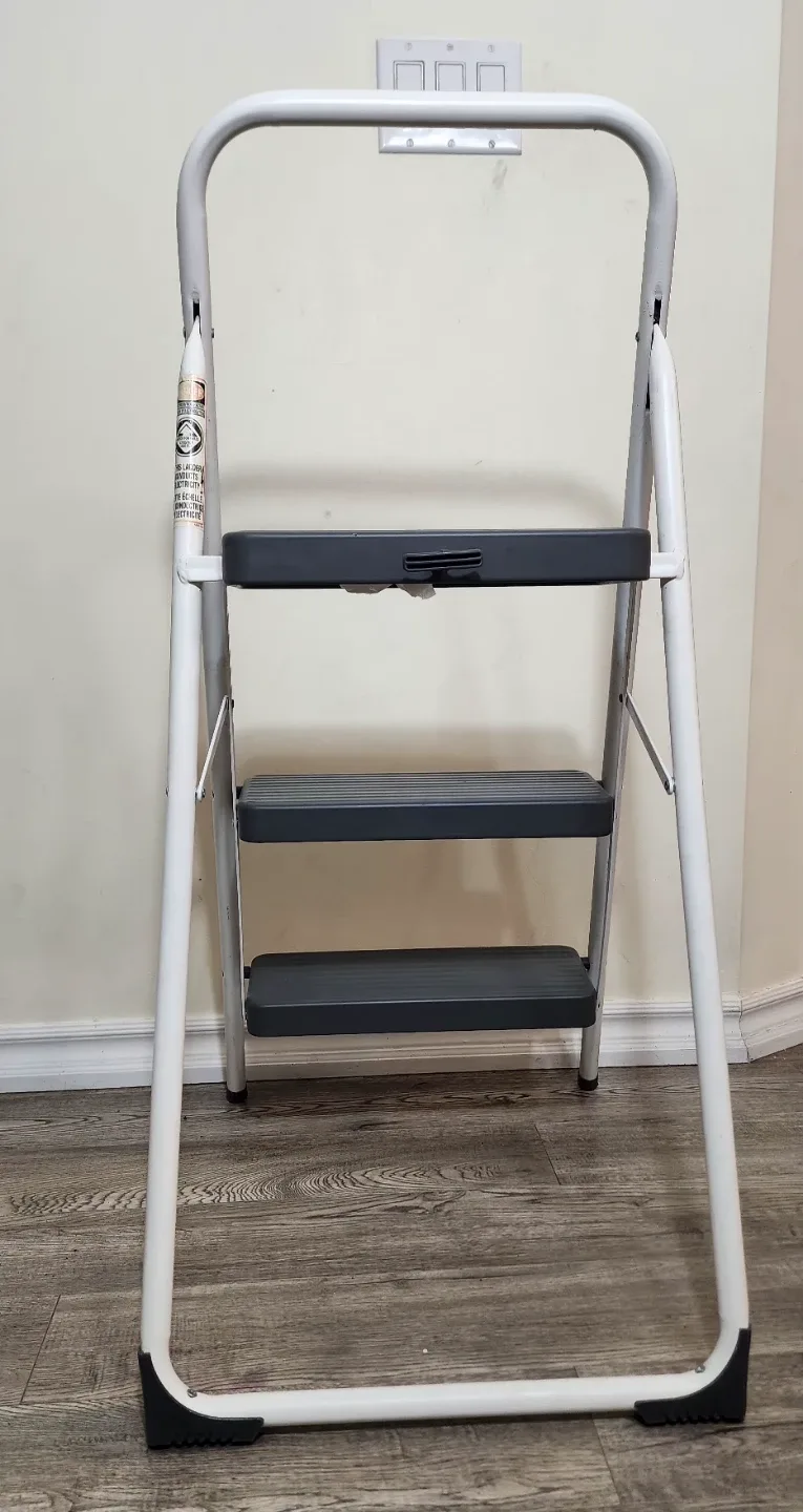 Cosco 3-Step Folding Step Stool image indicator(4)