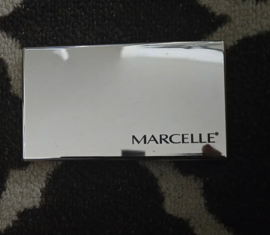 Marcelle Golden Glow Face Powder image indicator(3)