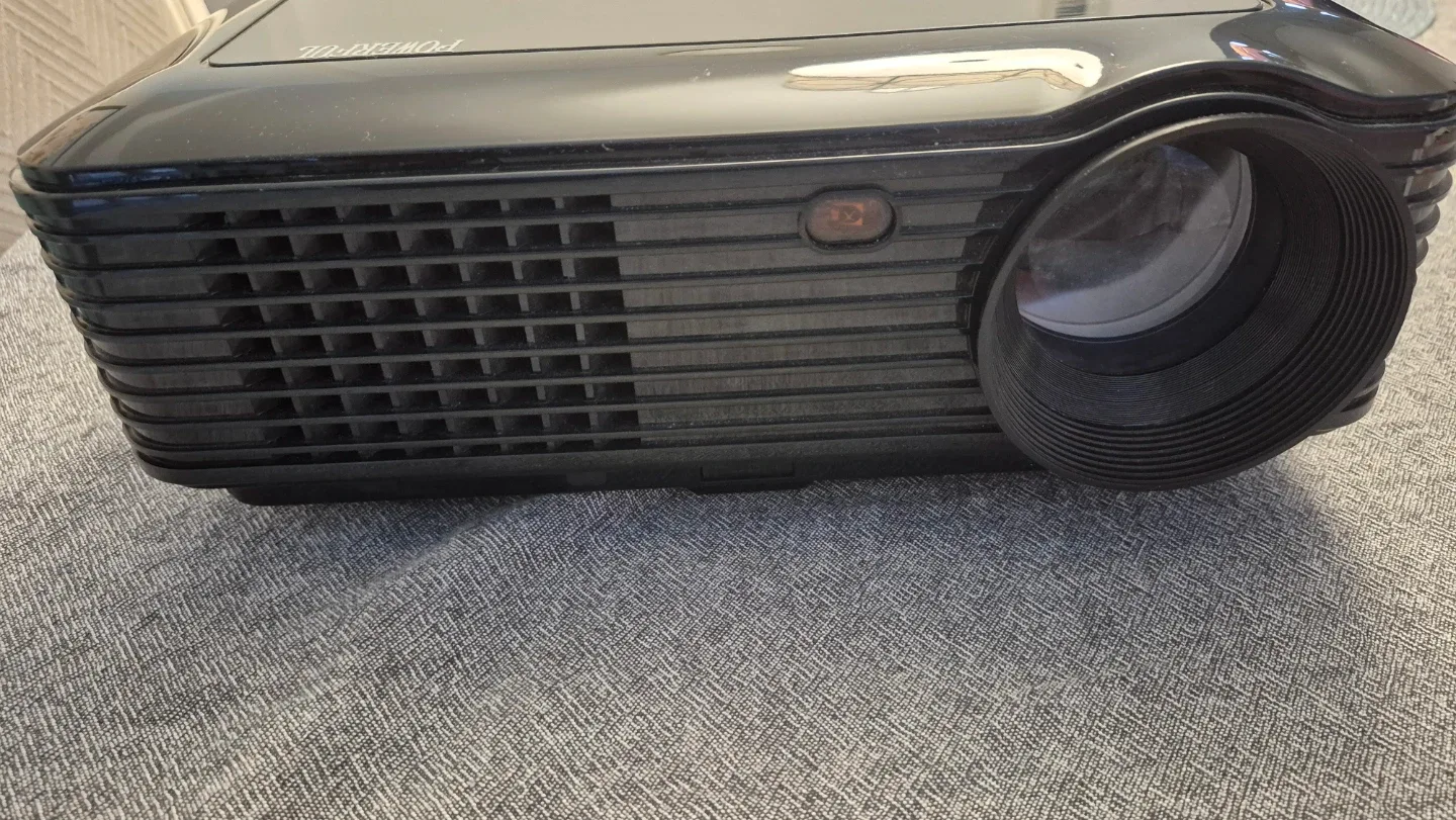 Powerful Projector - Great for Home Theatre! image indicator(3)