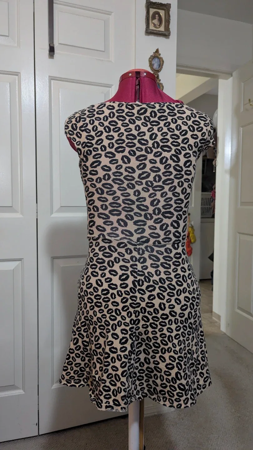 Little kisses Print Dress image indicator(2)