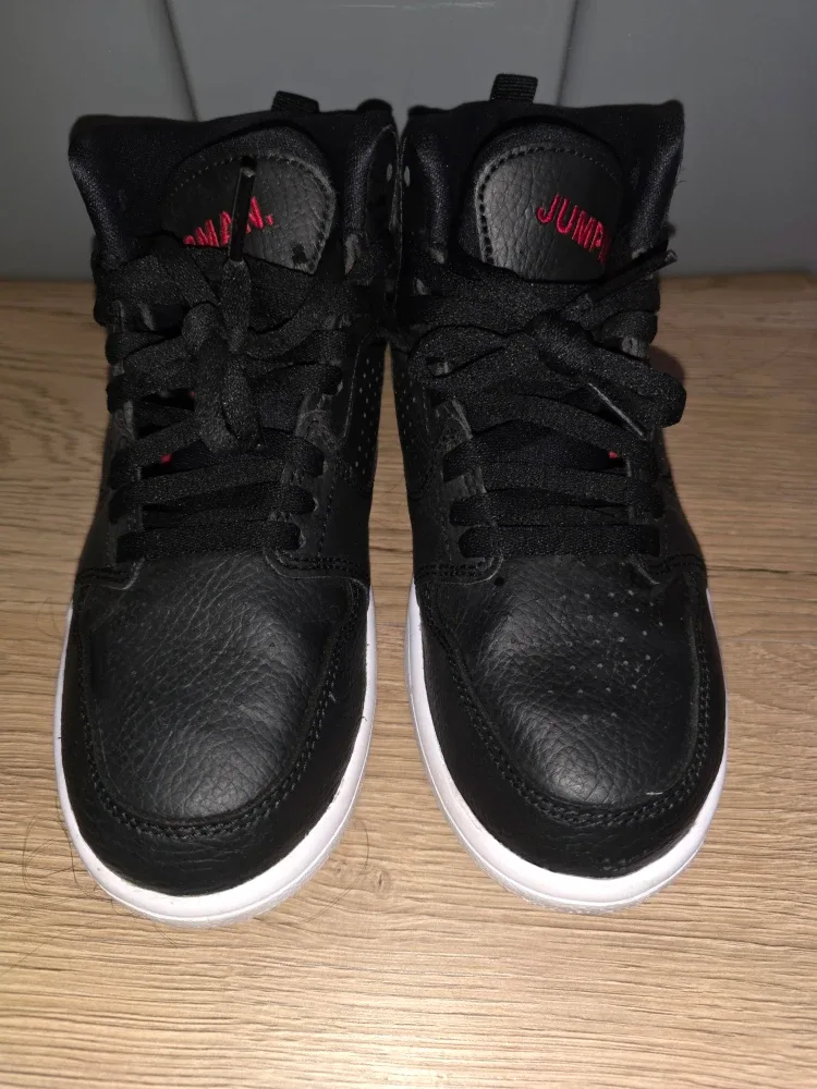 Air Jordan Jumpman Sneakers 2.5Y