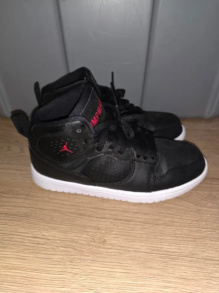 Air Jordan Jumpman Sneakers 2.5Y image indicator(2)