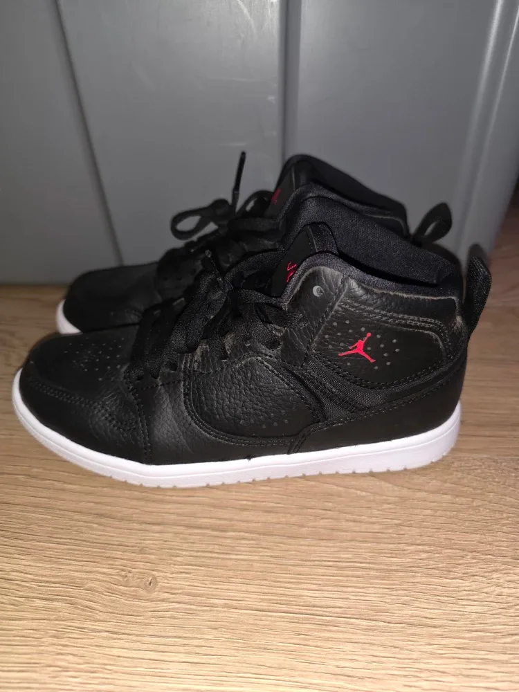 Air Jordan Jumpman Sneakers 2.5Y image indicator(3)