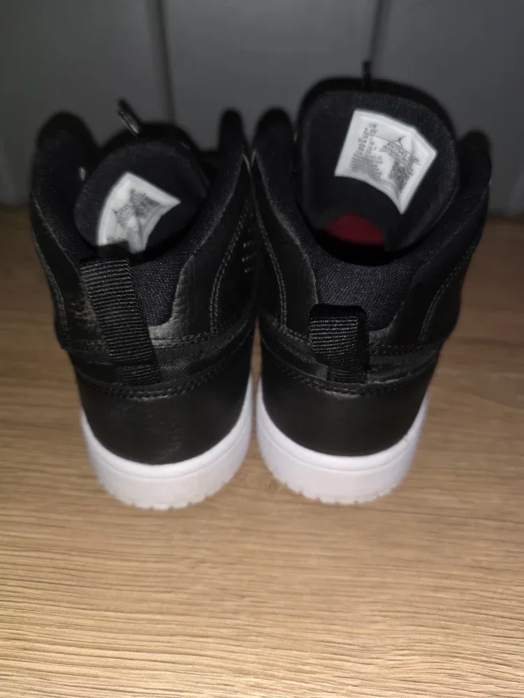 Air Jordan Jumpman Sneakers 2.5Y image indicator(4)